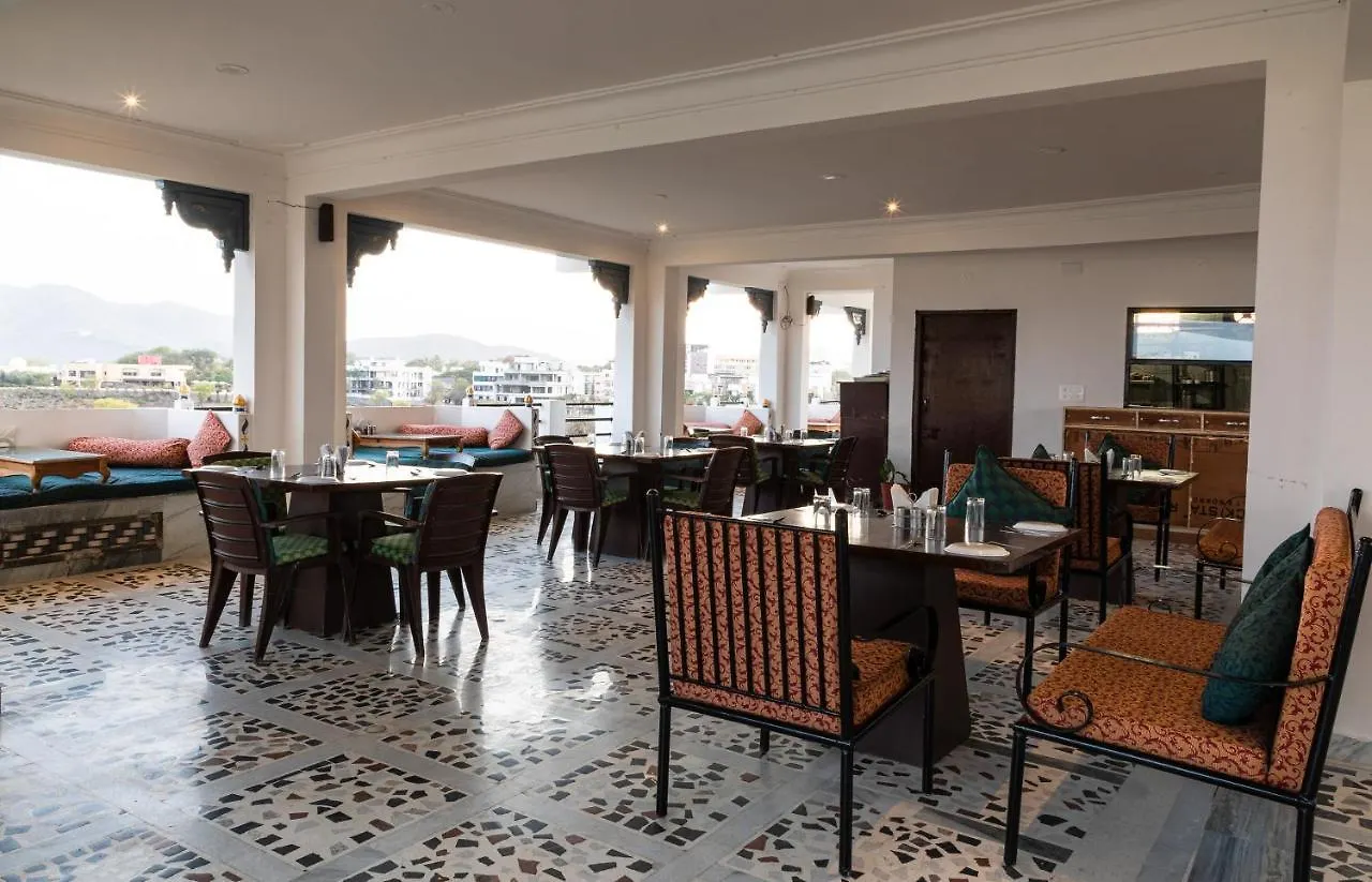 **  Hotel Sargam Sadan أُودايبور الهند