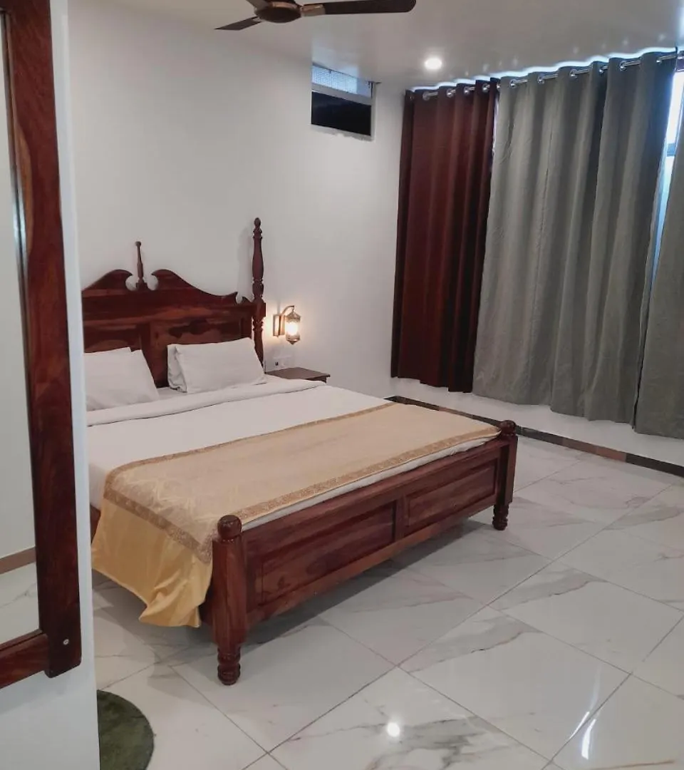 Hotel Sargam Sadan أُودايبور 2*,  الهند